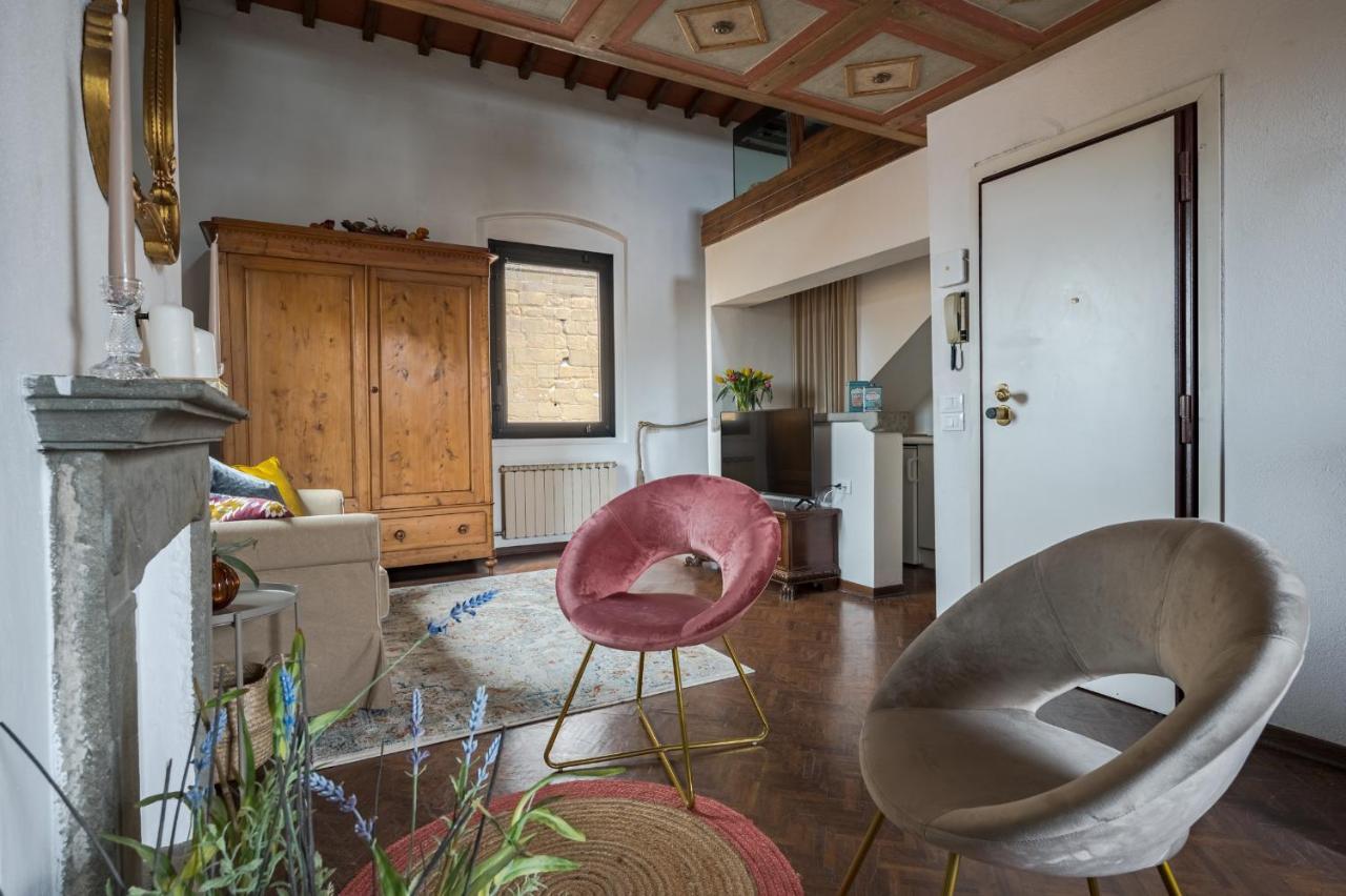 Via Lamberti, 3 - Florence Charming Apartments - Charming And Historic 5Th-Floor Attic Apartment With Elevator In A Building At The Heart Of Vibrant Florence, Just A 2-Minute Walk From All Attractions ภายนอก รูปภาพ