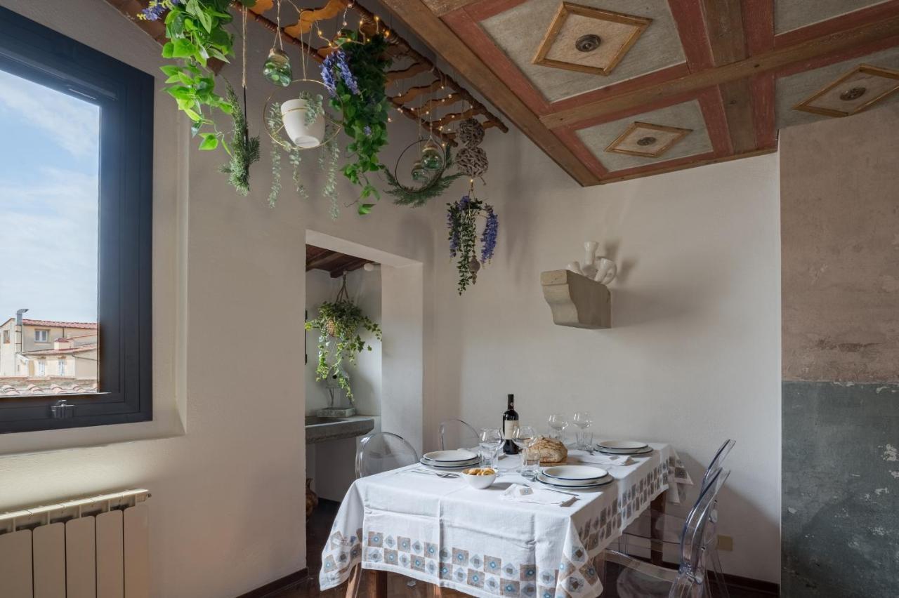 Via Lamberti, 3 - Florence Charming Apartments - Charming And Historic 5Th-Floor Attic Apartment With Elevator In A Building At The Heart Of Vibrant Florence, Just A 2-Minute Walk From All Attractions ภายนอก รูปภาพ