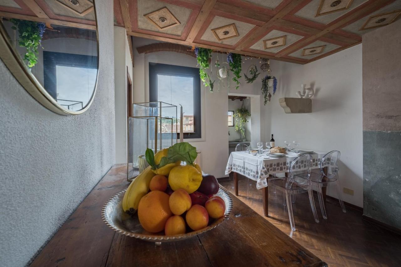 Via Lamberti, 3 - Florence Charming Apartments - Charming And Historic 5Th-Floor Attic Apartment With Elevator In A Building At The Heart Of Vibrant Florence, Just A 2-Minute Walk From All Attractions ภายนอก รูปภาพ