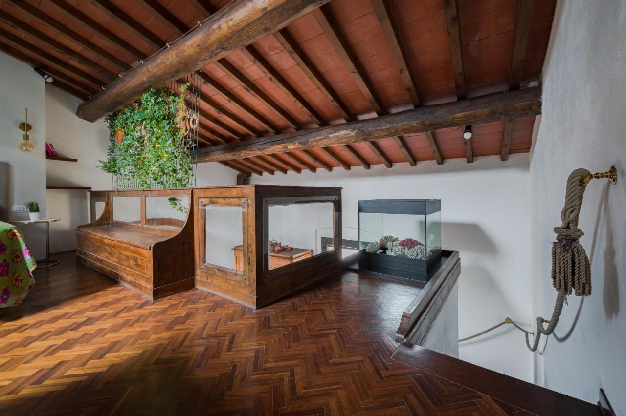Via Lamberti, 3 - Florence Charming Apartments - Charming And Historic 5Th-Floor Attic Apartment With Elevator In A Building At The Heart Of Vibrant Florence, Just A 2-Minute Walk From All Attractions ภายนอก รูปภาพ